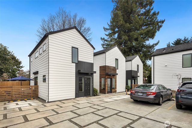 820 B S Rose Street, Seattle, WA 98108