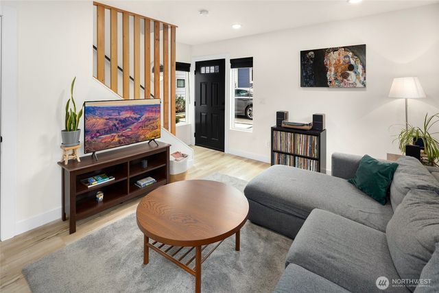 820 B S Rose Street, Seattle, WA 98108