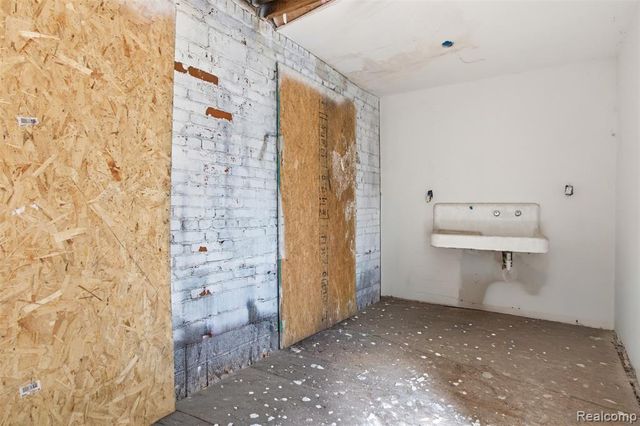 15523 Mack Avenue, Detroit, MI 48224