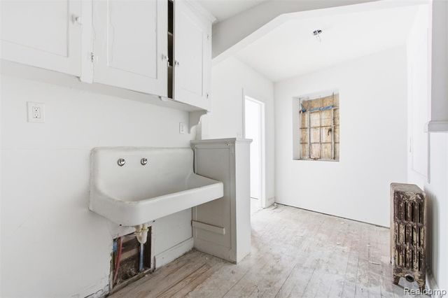 15523 Mack Avenue, Detroit, MI 48224