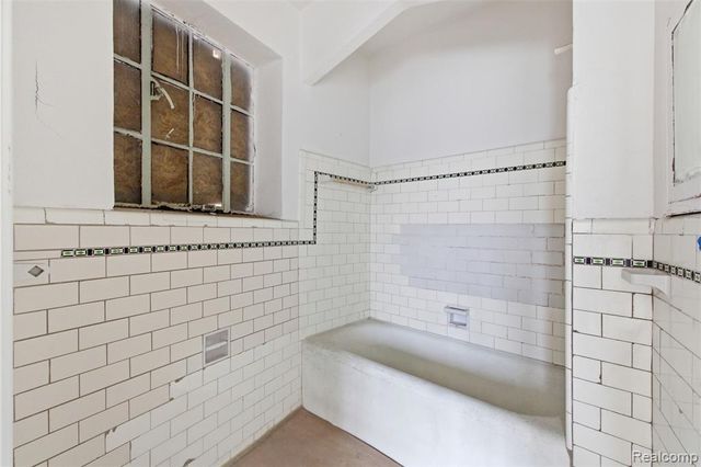 15523 Mack Avenue, Detroit, MI 48224