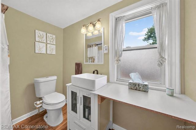 4040 Longtin Avenue, Lincoln Park, MI 48146