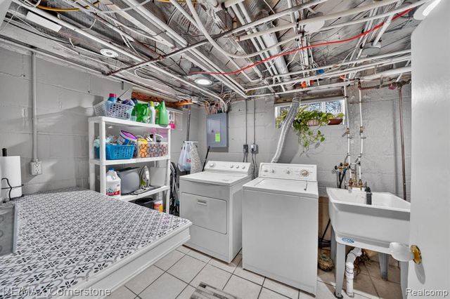 4040 Longtin Avenue, Lincoln Park, MI 48146