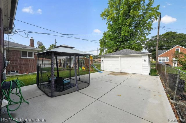 4040 Longtin Avenue, Lincoln Park, MI 48146