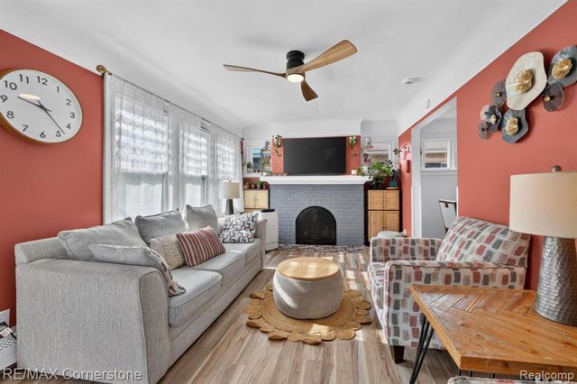 4040 Longtin Avenue, Lincoln Park, MI 48146