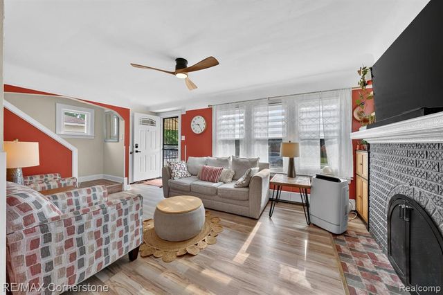 4040 Longtin Avenue, Lincoln Park, MI 48146
