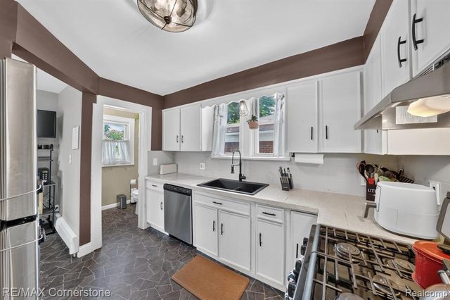 4040 Longtin Avenue, Lincoln Park, MI 48146