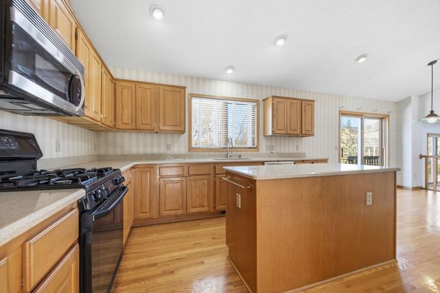 16657 Hutchinson Drive, Lakeville, MN 55044