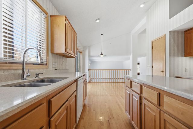 16657 Hutchinson Drive, Lakeville, MN 55044