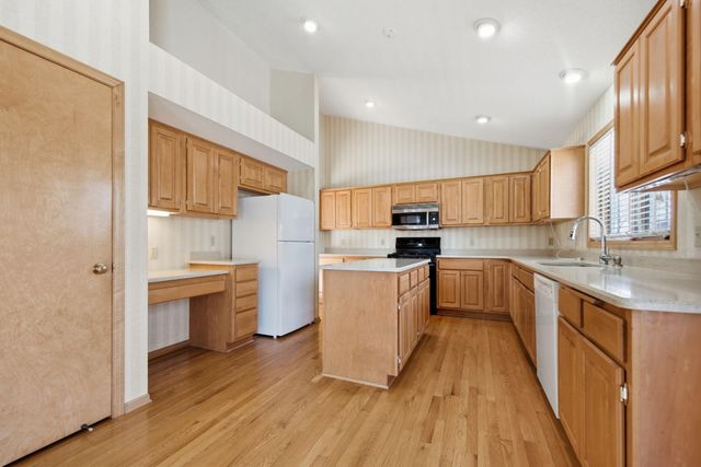 16657 Hutchinson Drive, Lakeville, MN 55044