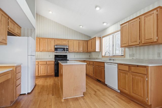 16657 Hutchinson Drive, Lakeville, MN 55044