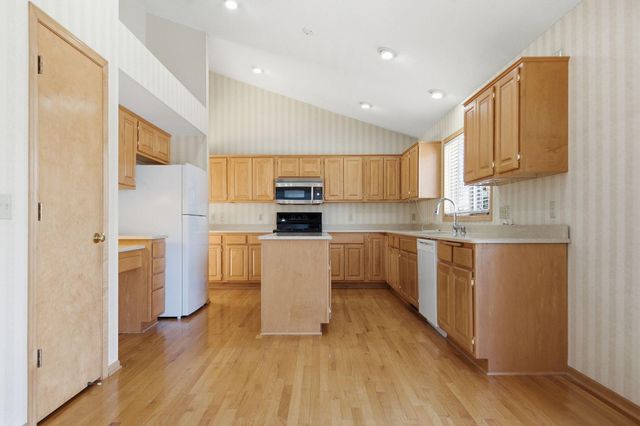 16657 Hutchinson Drive, Lakeville, MN 55044