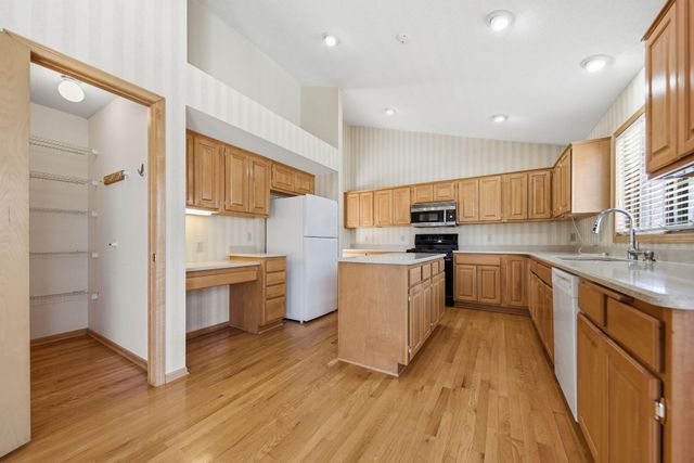 16657 Hutchinson Drive, Lakeville, MN 55044