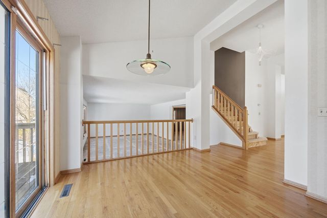 16657 Hutchinson Drive, Lakeville, MN 55044