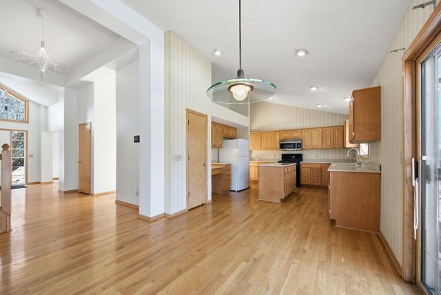 16657 Hutchinson Drive, Lakeville, MN 55044