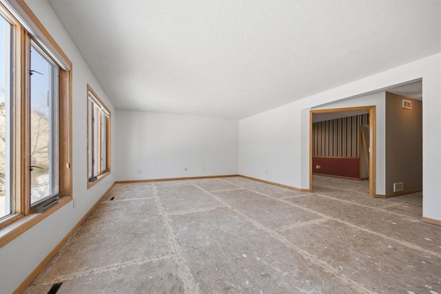 16657 Hutchinson Drive, Lakeville, MN 55044