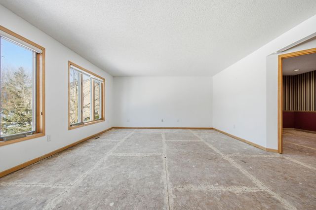 16657 Hutchinson Drive, Lakeville, MN 55044