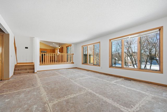 16657 Hutchinson Drive, Lakeville, MN 55044