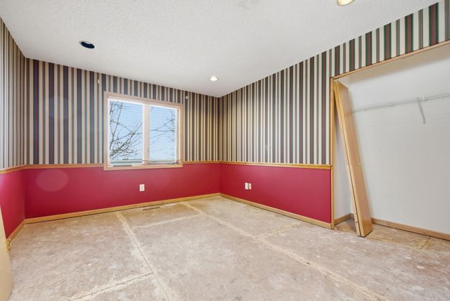 16657 Hutchinson Drive, Lakeville, MN 55044