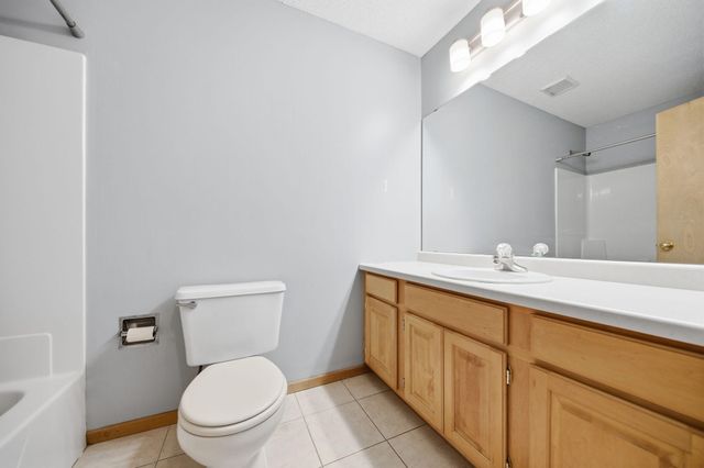 16657 Hutchinson Drive, Lakeville, MN 55044