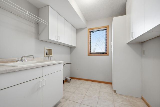 16657 Hutchinson Drive, Lakeville, MN 55044