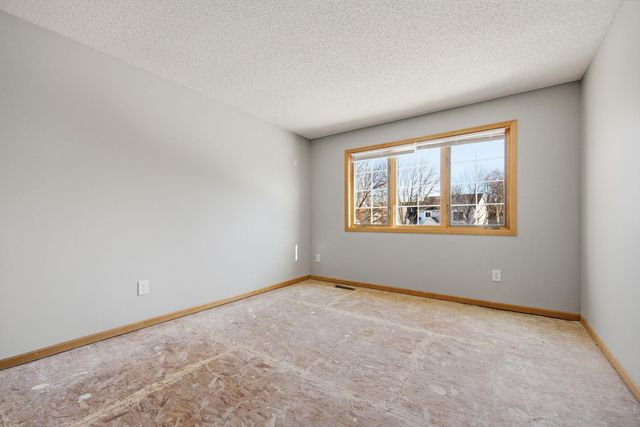 16657 Hutchinson Drive, Lakeville, MN 55044