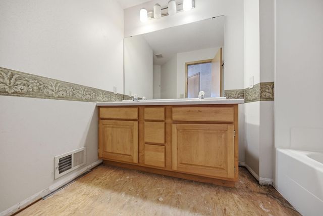 16657 Hutchinson Drive, Lakeville, MN 55044