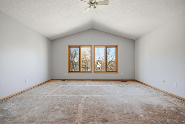 16657 Hutchinson Drive, Lakeville, MN 55044