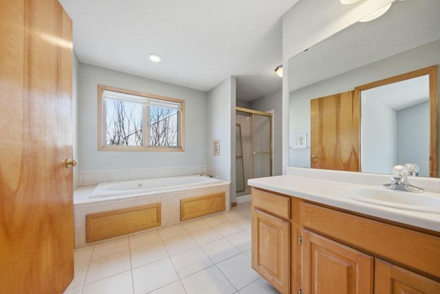 16657 Hutchinson Drive, Lakeville, MN 55044