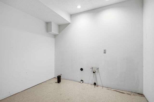 16657 Hutchinson Drive, Lakeville, MN 55044