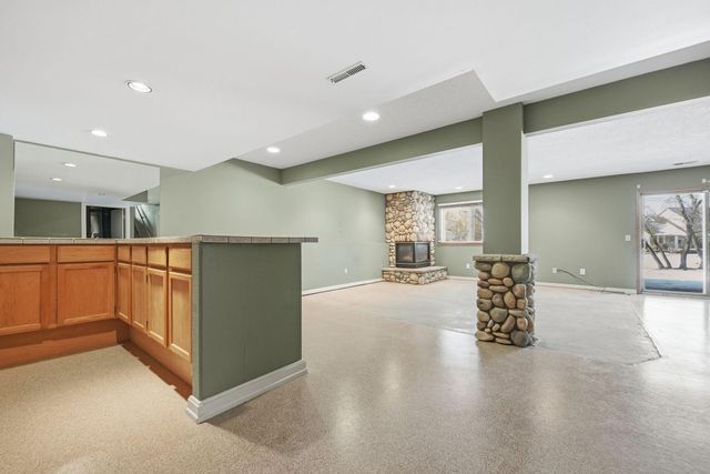 16657 Hutchinson Drive, Lakeville, MN 55044