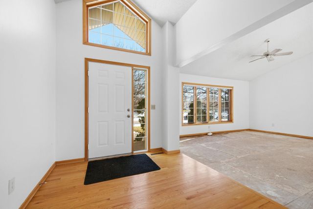 16657 Hutchinson Drive, Lakeville, MN 55044