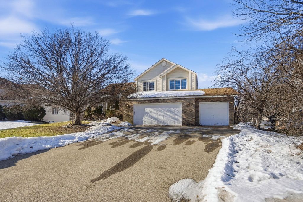 16657 Hutchinson Drive, Lakeville, MN 55044