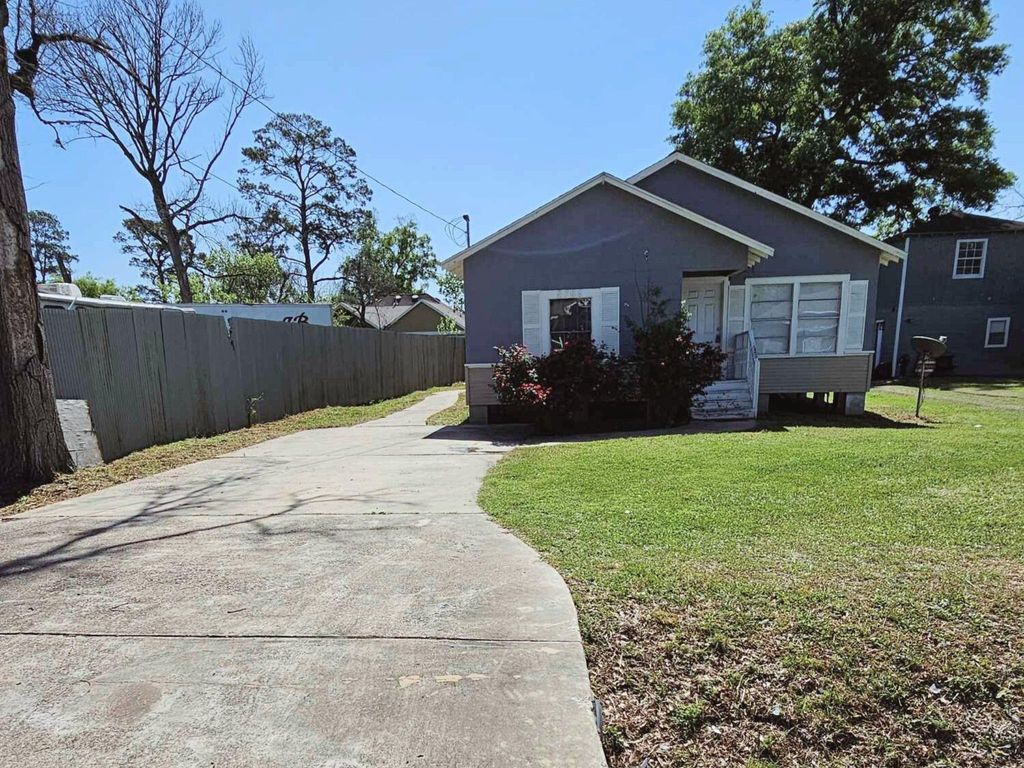 8708 Lanewood Drive, Houston, TX 77016
