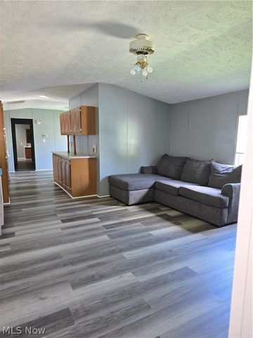 62 Redwood Drive, Beloit, OH 44609