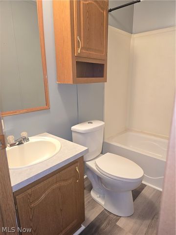 62 Redwood Drive, Beloit, OH 44609