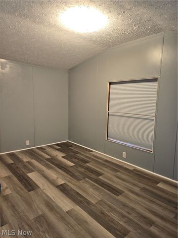 62 Redwood Drive, Beloit, OH 44609