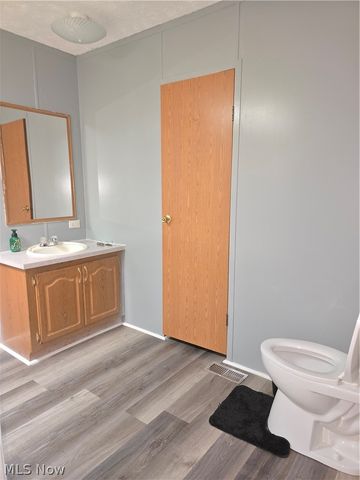 62 Redwood Drive, Beloit, OH 44609