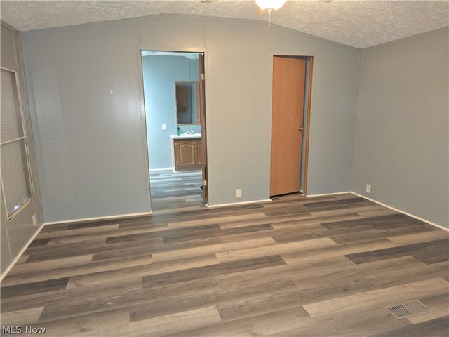 62 Redwood Drive, Beloit, OH 44609