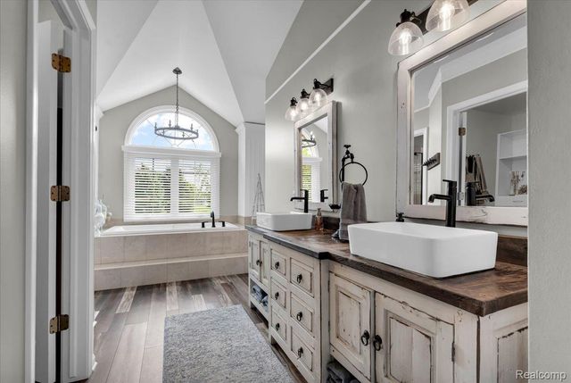 24324 Lynwood Drive, Novi, MI 48374