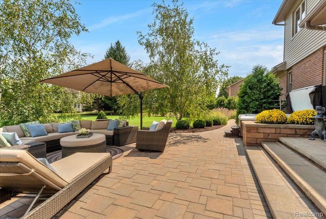 24324 Lynwood Drive, Novi, MI 48374