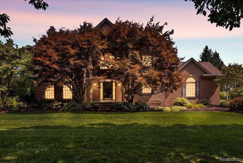 24324 Lynwood Drive, Novi, MI 48374