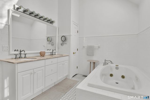 83 Long Hill Farm 83, Guilford, CT 06437