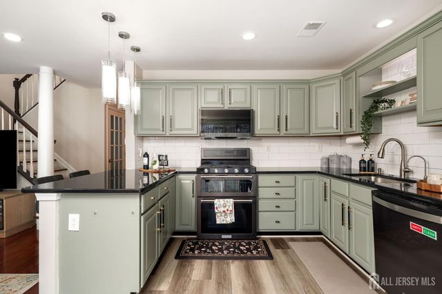 604 Creststone Circle, South Brunswick, NJ 08540