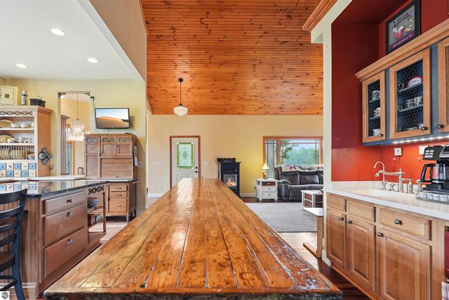 16186 N 200th Avenue, Leroy, MI 49655