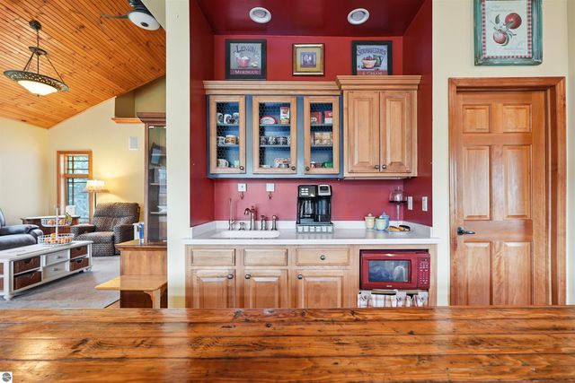 16186 N 200th Avenue, Leroy, MI 49655