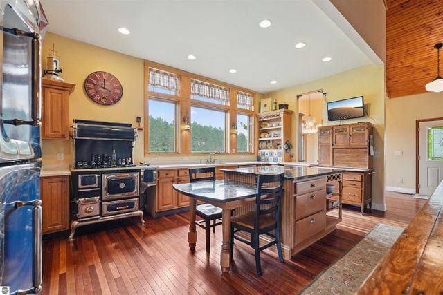 16186 N 200th Avenue, Leroy, MI 49655