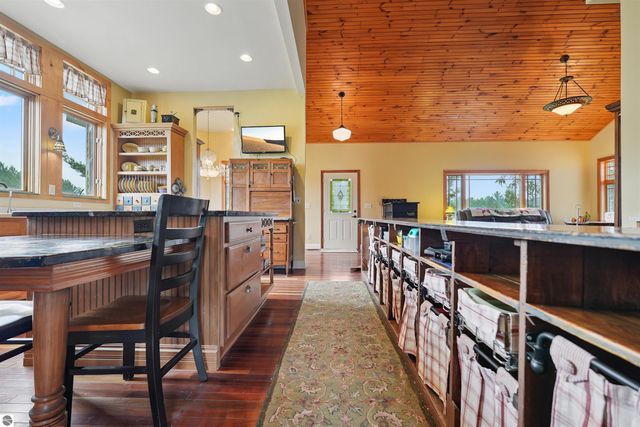 16186 N 200th Avenue, Leroy, MI 49655