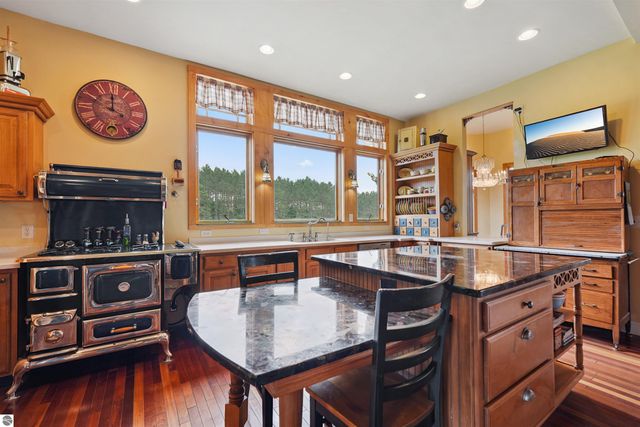 16186 N 200th Avenue, Leroy, MI 49655