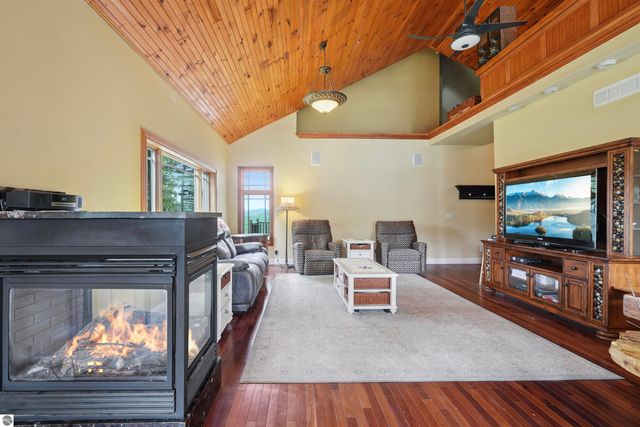 16186 N 200th Avenue, Leroy, MI 49655